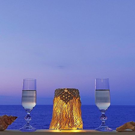 Amazing Beachfront Apartment In Hersonissos Εξωτερικό φωτογραφία