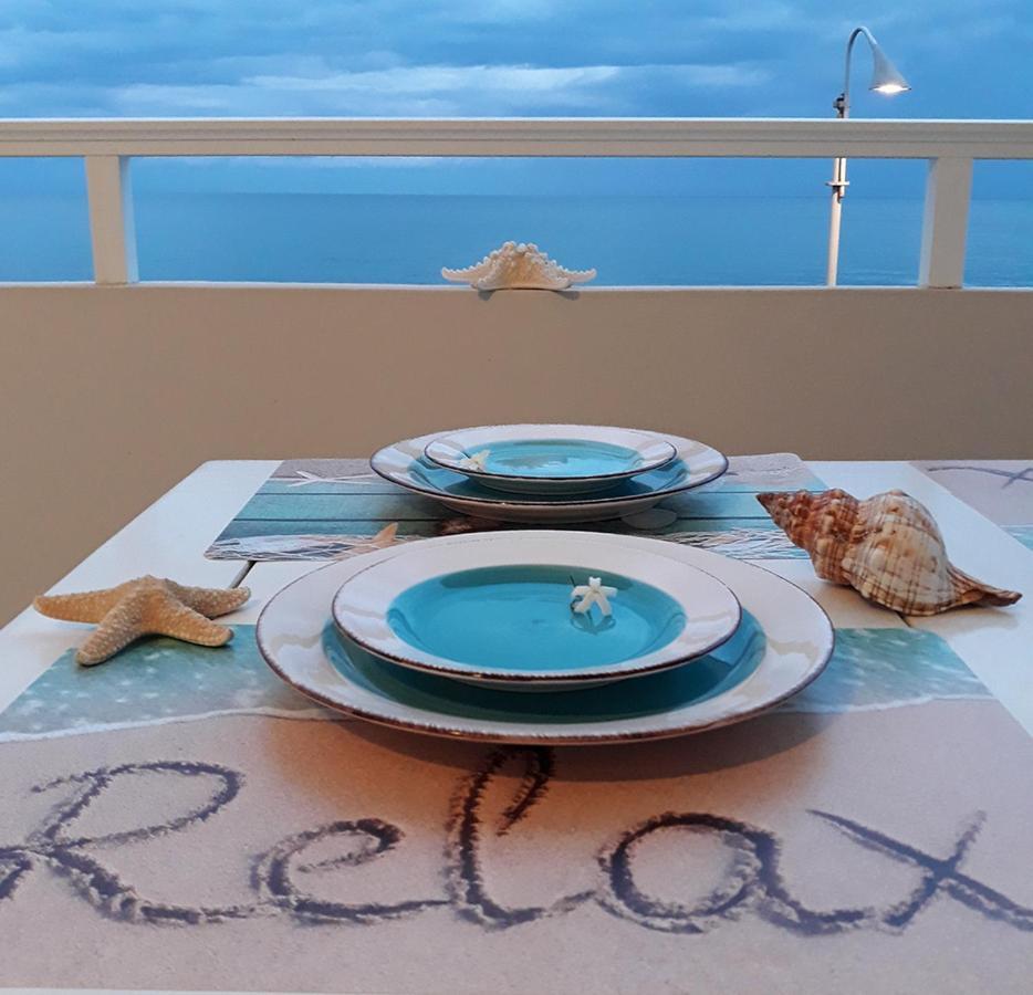 Amazing Beachfront Apartment In Hersonissos Εξωτερικό φωτογραφία